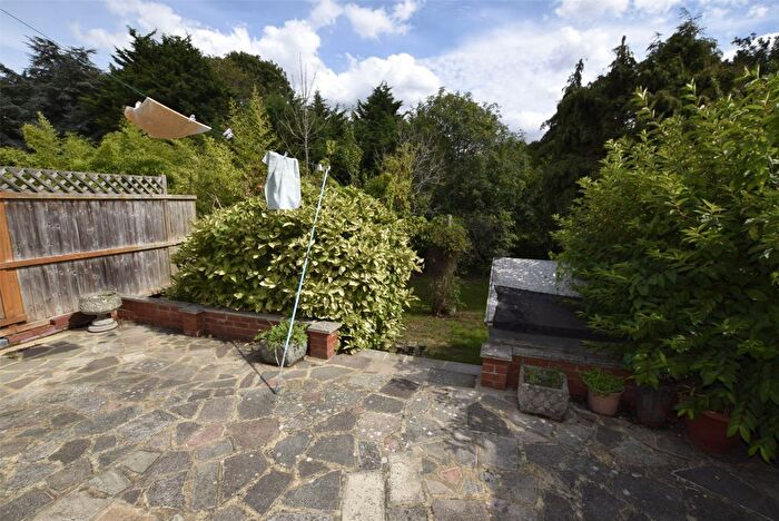 2 Bedroom Bungalow To Rent In Hill Crescent, Hornchurch, RM11
