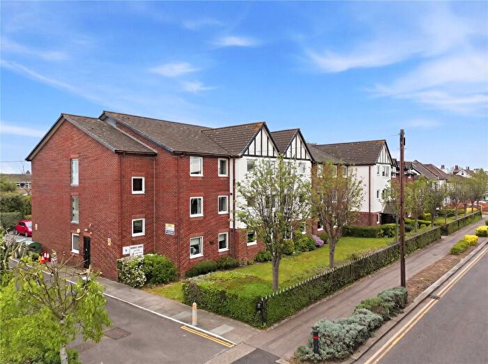 2 Bedroom Apartment For Sale In Station Road, Thorpe Bay, Essex, SS1