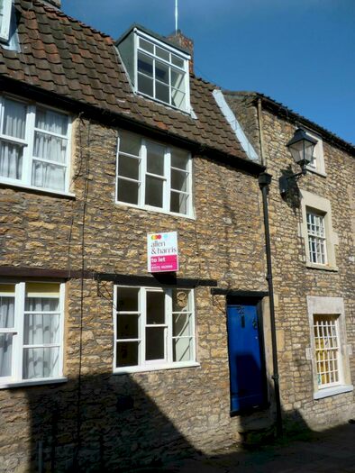 2 Bedroom Character Property To Rent In Sheppards Barton, Frome, Somerset, BA11