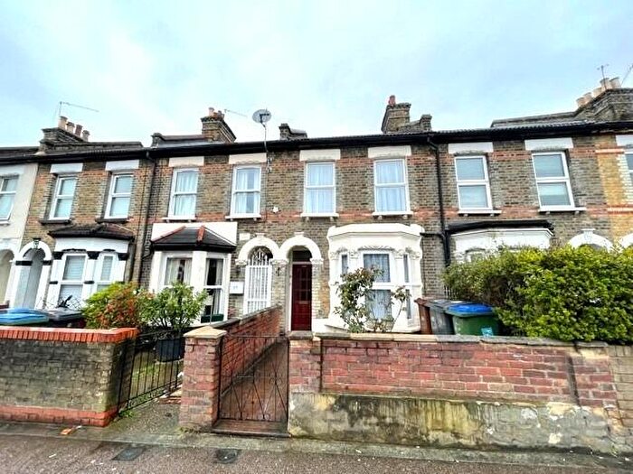1 Bedroom Flat To Rent In Cann Hall Road, Leytonstone, E11