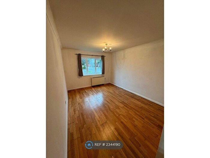 1 Bedroom Flat To Rent In Rutland Street, High Wycombe, HP11