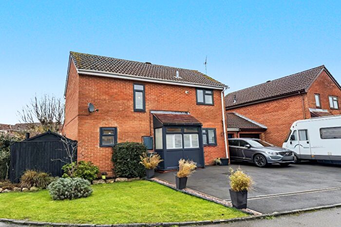 3 Bedroom Link Detached House For Sale In Bardsey Close, Royal Wootton Bassett, SN4