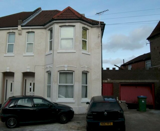 3 Bedroom Flat To Rent In The Polygon, Polygon, Southampton, SO15