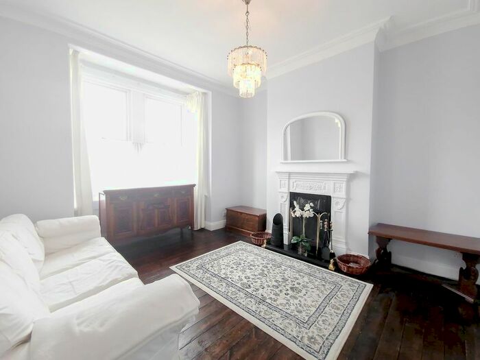 3 Bedroom Terraced House To Rent In Squires Lane, London, N3