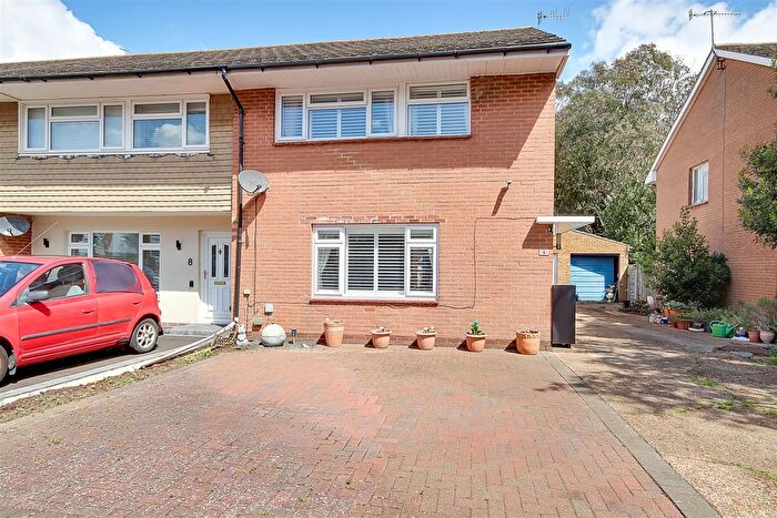 3 Bedroom End Of Terrace House For Sale In Penstone Close, Lancing, BN15