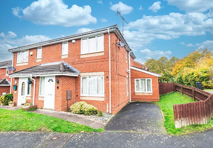 3 Bedroom Semi Detached House For Sale In Wychbury Road, Birmingham, B32