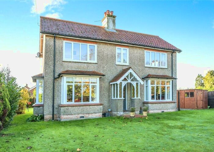 3 Bedroom Detached House For Sale In Cromer Road, North Walsham, Norfolk, NR28