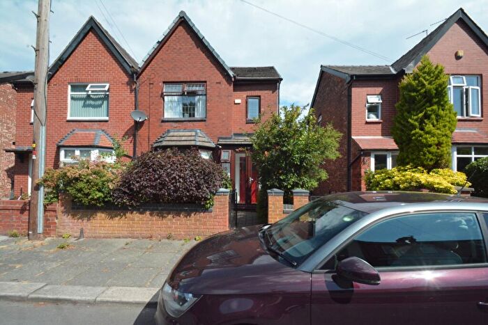 Semi-Detached House For Sale In Derbyshire Road, Newton Heath, M40