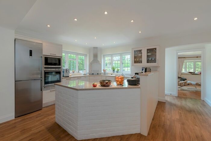 5 Bedroom Detached House To Rent In Maltmans Lane, Gerrards Cross, SL9