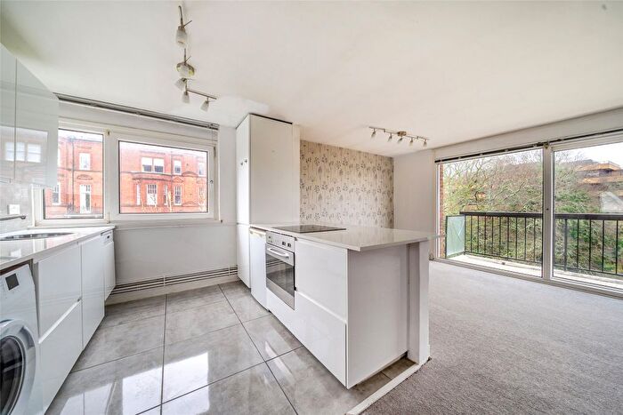 2 Bedroom Flat For Sale In Molyneux Park Road, Tunbridge Wells, Kent, TN4