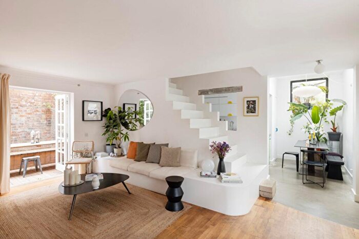 3 Bedroom House To Rent In Ormsby Place, Stoke Newington, N16