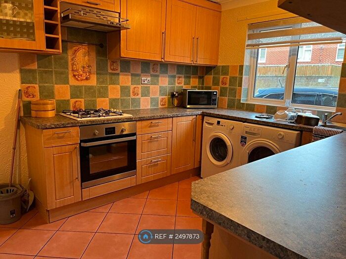 4 Bedroom Semi-Detached House To Rent In Goodhale Rd, Norwich, NR5