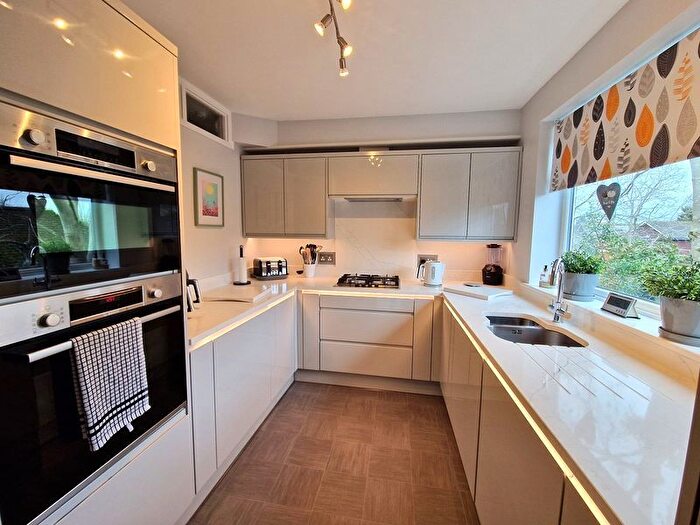 1 Bedroom Flat For Sale In The Avenue, Hatch End, HA5