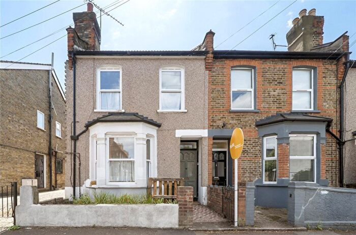2 Bedroom End Of Terrace House To Rent In Renness Road, Walthamstow, London, E17