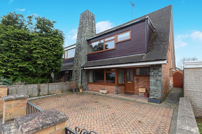 4 Bedroom Semi Detached House For Sale In Elmthorpe Road, Wolvercote, OX2