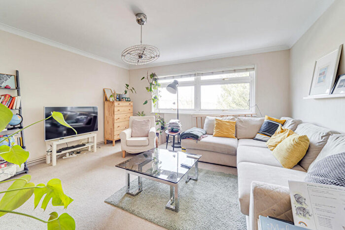 3 Bedroom Apartment To Rent In Shepherds Hill, Highgate, London, N6