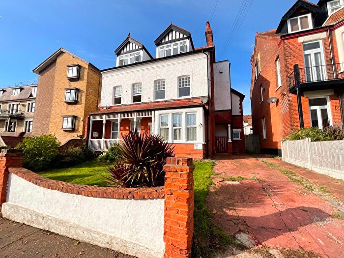 3 Bedroom Flat To Rent In Cobham Road, Westcliff-On-Sea, SS0