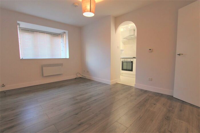 1 Bedroom Flat To Rent In Plowman Close, London, N18