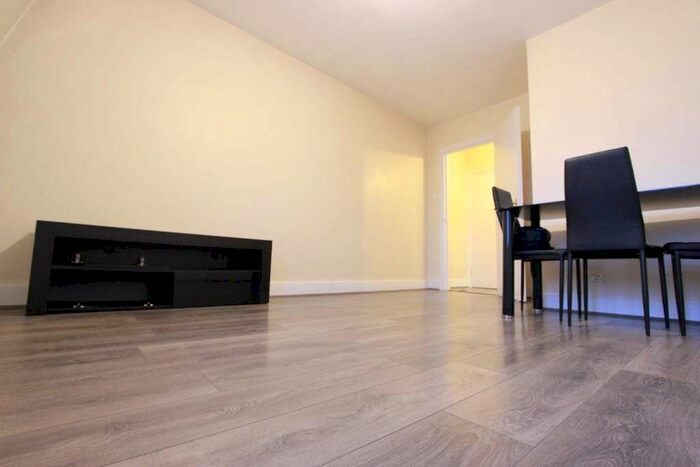 2 Bedroom Flat To Rent In North End Road, London, W14