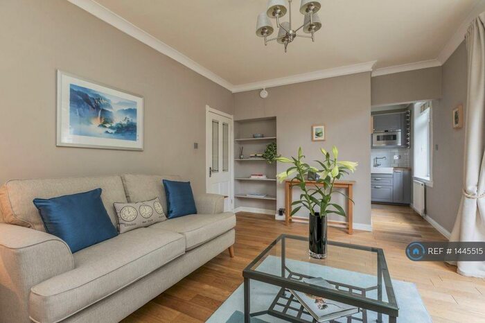 2 Bedroom Flat To Rent In Colinton Mains Green, Edinburgh, EH13