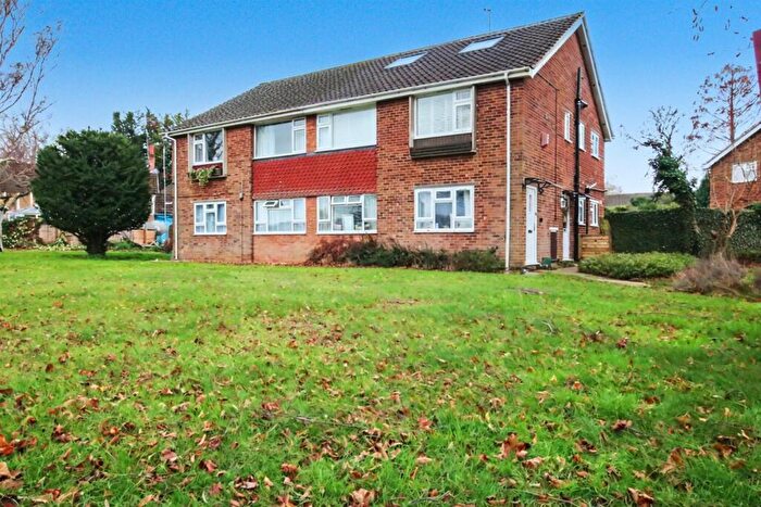 2 Bedroom Maisonette For Sale In Links Road, Ashtead, KT21