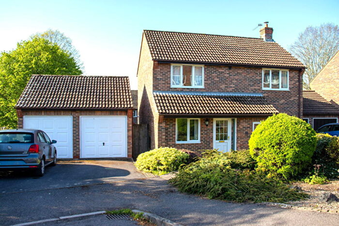 4 Bedroom Detached House For Sale In Orchard Close, Alresford, SO24