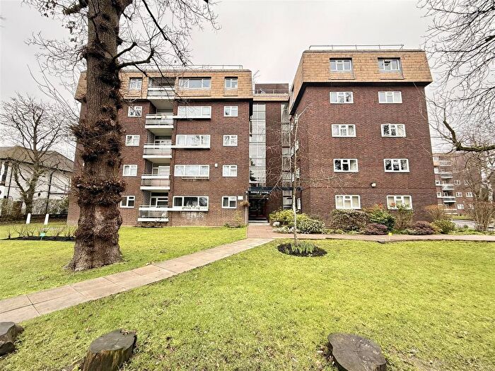 3 Bedroom Flat For Sale In Lodge Close, Edgware, HA8