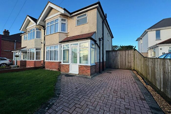 3 Bedroom Semi-Detached House To Rent In Cherry Walk, SO15