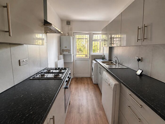 2 Bedroom Flat To Rent In Billet Road, London, E17