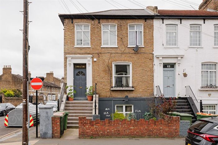 2 Bedroom Flat For Sale In Palmerston Road, Forest Gate, London, E7