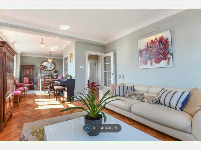 3 Bedroom Flat To Rent In Melton Court, London, SW7