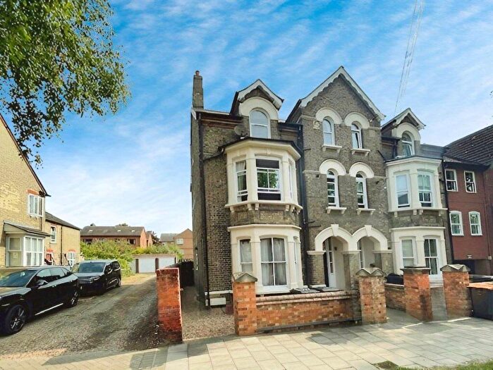 1 Bedroom Flat To Rent In Warwick Avenue, MK40