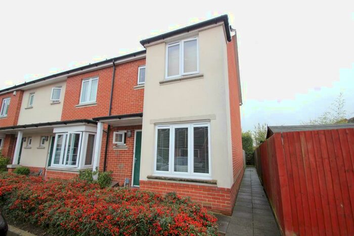 2 Bedroom End Of Terrace House To Rent In Old Woking, GU22