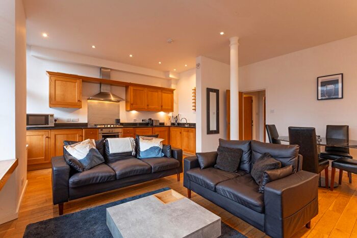 2 Bedroom Flat To Rent In Young Street South Lane, New Town, Edinburgh, EH2