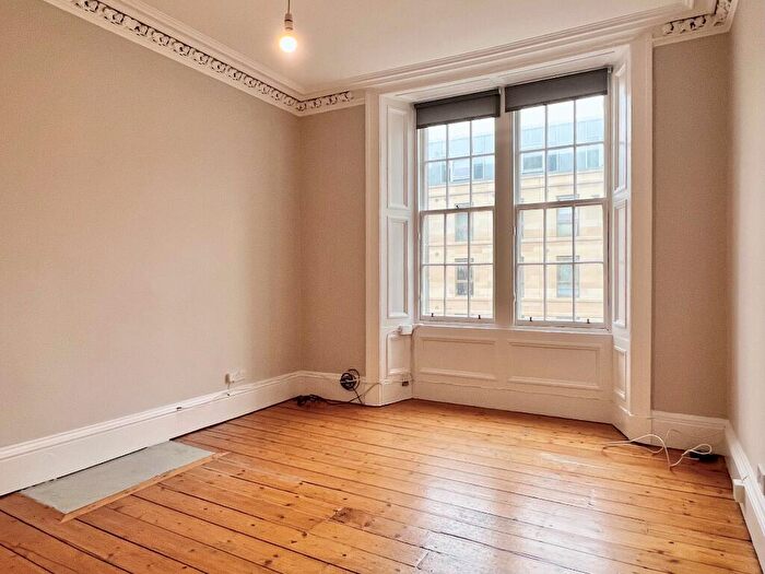 2 Bedroom Flat To Rent In Montrose Terrace, Abbeyhill, Edinburgh, EH7