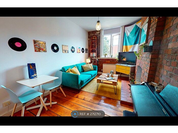 2 Bedroom Flat To Rent In Chester Road, Manchester, M16