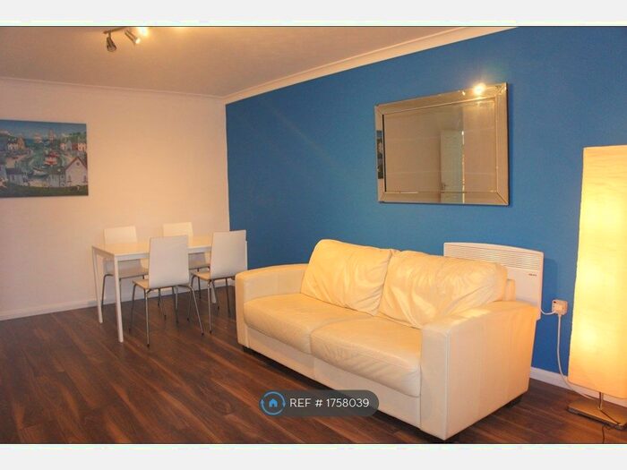 2 Bedroom Flat To Rent In Epping Close, Reading, RG1