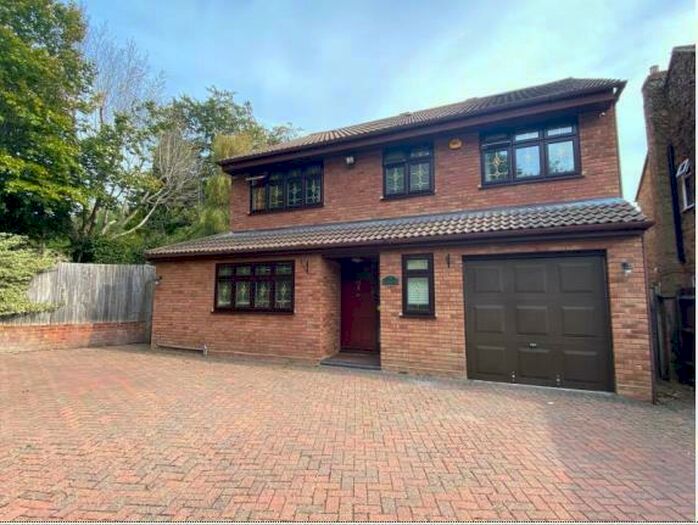 4 Bedroom Detached House To Rent In Farnborough, Hampshire, GU14