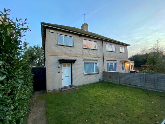 5 Bedroom Semi-Detached House To Rent In Kings Lane, Englefield Green, Egham TW20