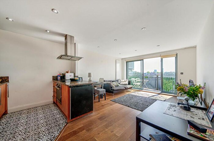 2 Bedroom Flat For Sale In Regents Park Road, Camden Town, NW1