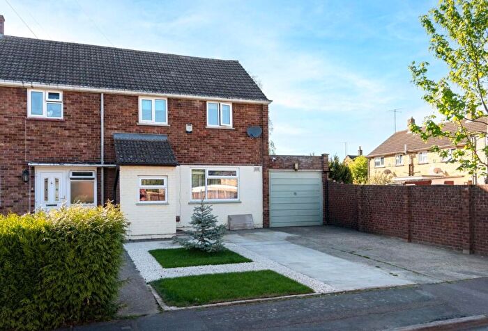 3 Bedroom Semi-Detached House For Sale In Finch Road, Cambridge, CB4