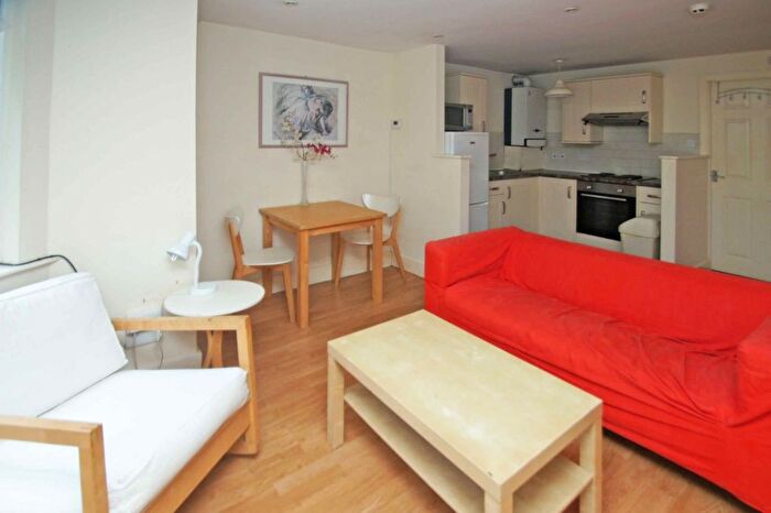 1 Bedroom Flat To Rent In Cardigan Road, Headingley, Leeds, LS6