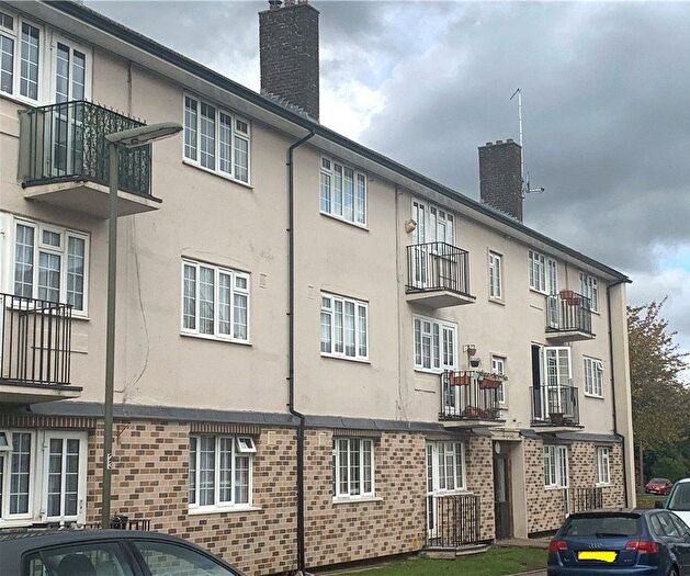 2 Bedroom Flat For Sale In Preston Manor Road, Tadworth, KT20