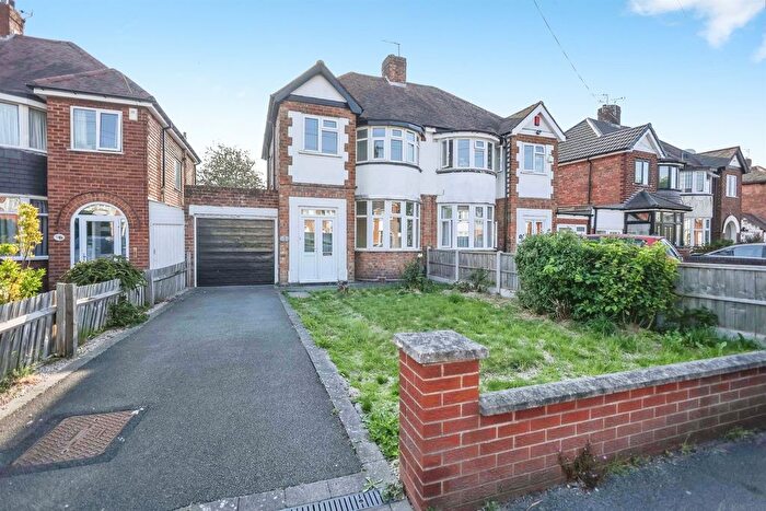 3 Bedroom Semi-Detached House For Sale In Jeremy Grove, Solihull, B92