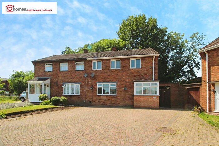 3 Bedroom Semi-Detached House For Sale In Chaucer Avenue, Willenhall, WV12
