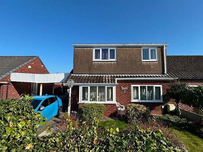 3 Bedroom Semi-Detached Bungalow For Sale In Carlton Road, Lowton, Warrington, WA3