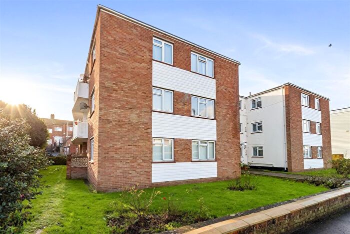3 Bedroom Flat For Sale In Bruce Avenue, Worthing, BN11