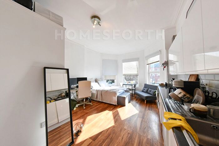 Studio To Rent In Manstone Road, London, NW2
