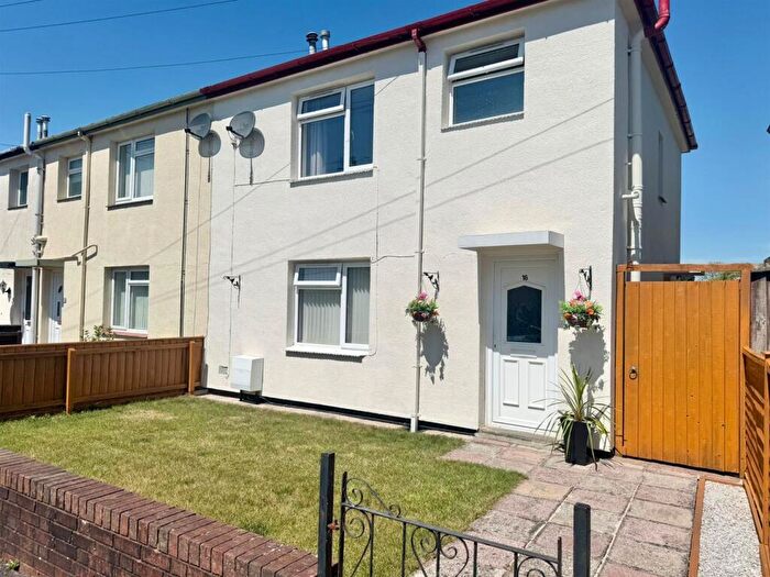3 Bedroom Semi-Detached House For Sale In Kings Crescent, Tiverton, EX16