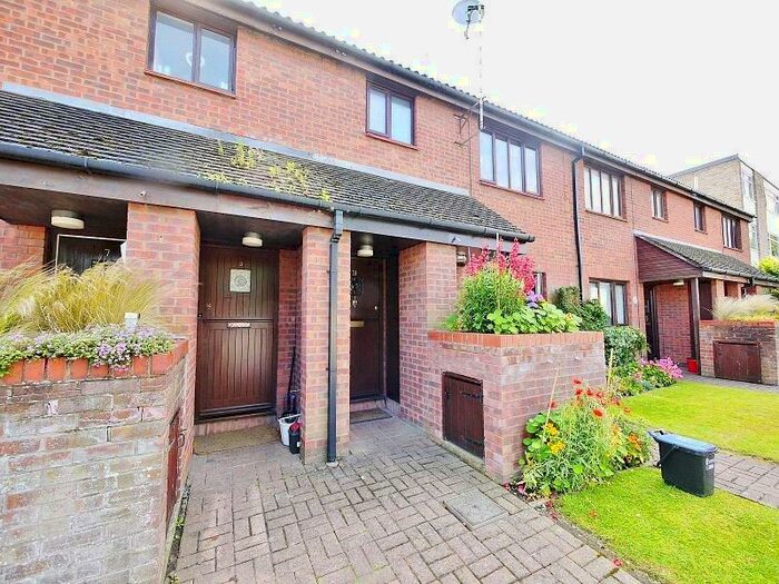 1 Bedroom Maisonette To Rent In Queen Street, Brentwood, Essex, CM14